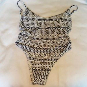 NWOT AERIE GRAPHIC PRINT ONE PIECE SWIMSUIT